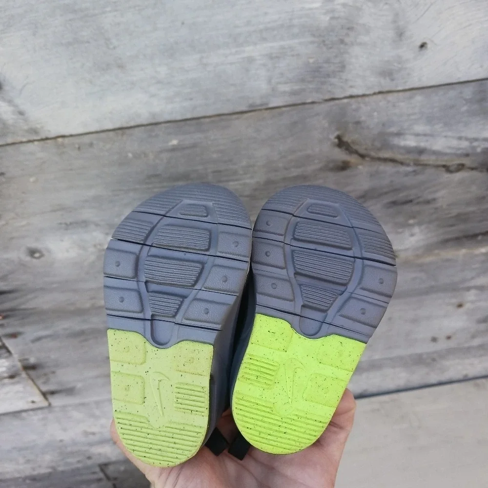 Nike Air Max Motion AQ2744 011 Black/ Green Baby Toddler Size 2C‎ Slip On